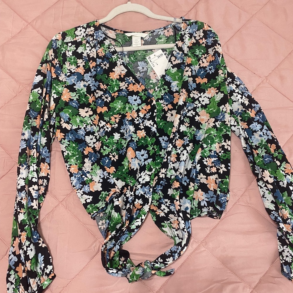 H&M Flower Blouse with tie in the front action!